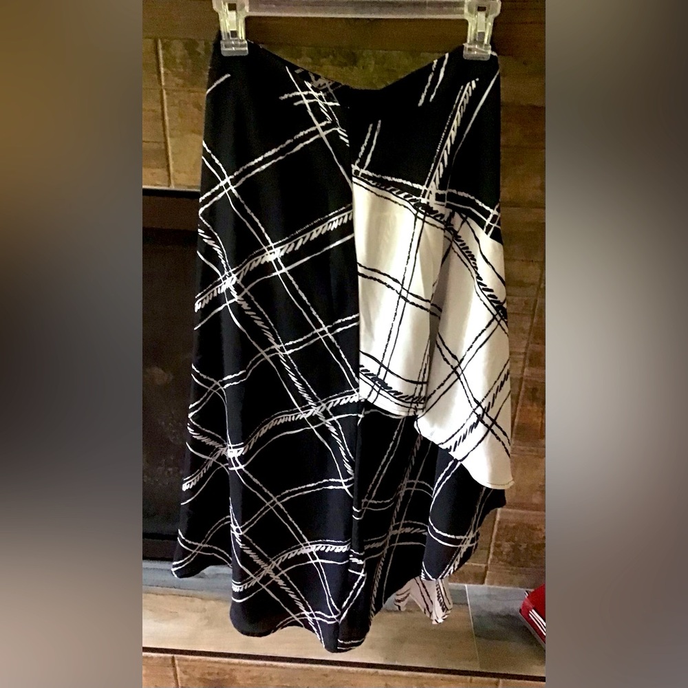 Woman’s size 4 block hanky hem skirt